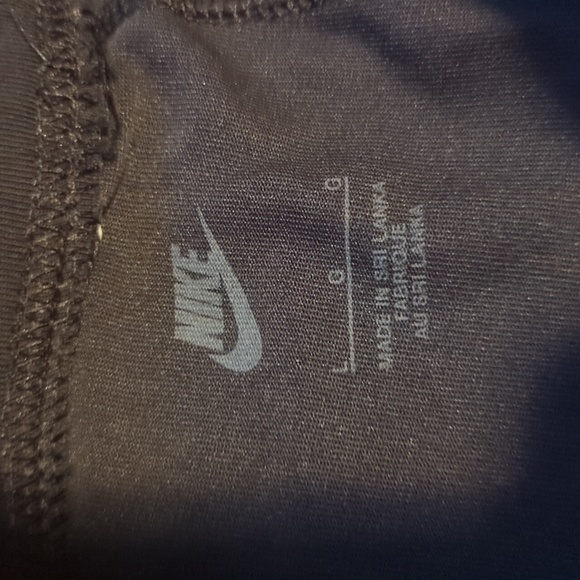 Nike Women's Essential High-Waisted Logo Leggings Black/Red CZ8528-016  Size L - Picture 3 of 4